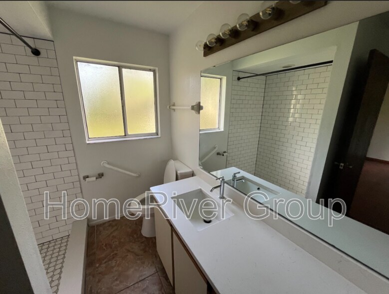 Building Photo - 3155 Boxelder St