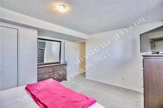 Building Photo - Beautiful UPDATED Ranch in Mission-Availab...