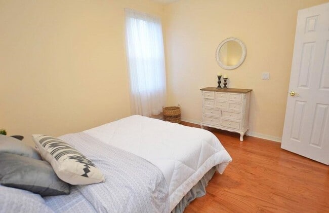 Building Photo - ***MOTIVATED LANDLORD***WONDERFUL ANNUAL 3...