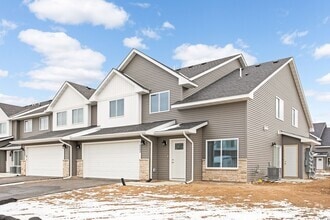 Building Photo - 3bd 3ba 2 car gar END UNIT avail now