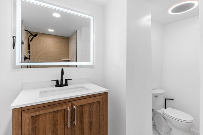 Building Photo - 2 Bed 1 Bath House