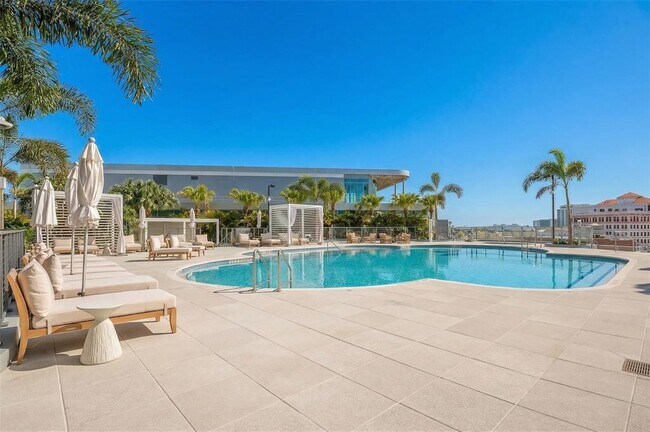 Building Photo - 400 Central Ave