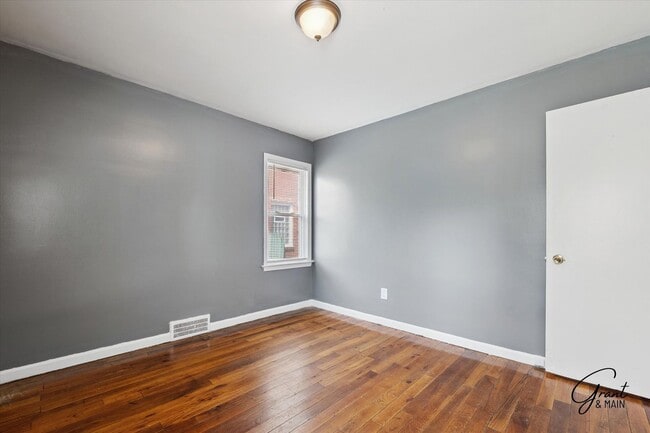 Building Photo - $1250 3 bedroom bungalow