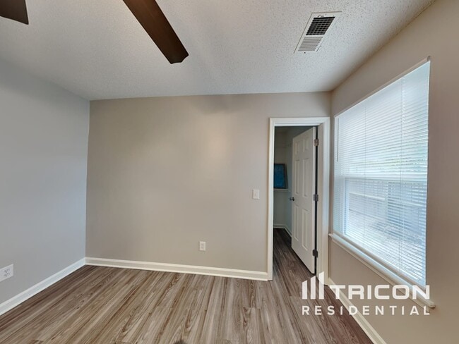 Building Photo - 418 Wallace Way