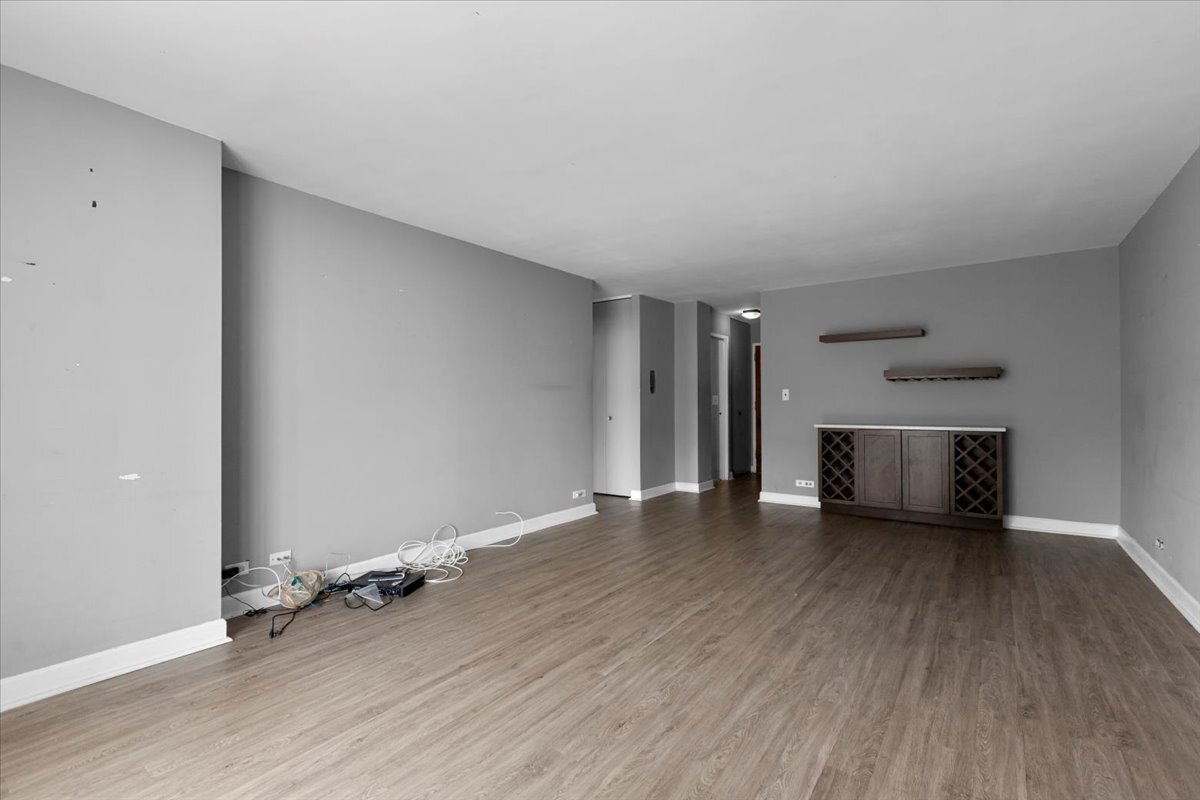 Building Photo - 5601 N Sheridan Rd