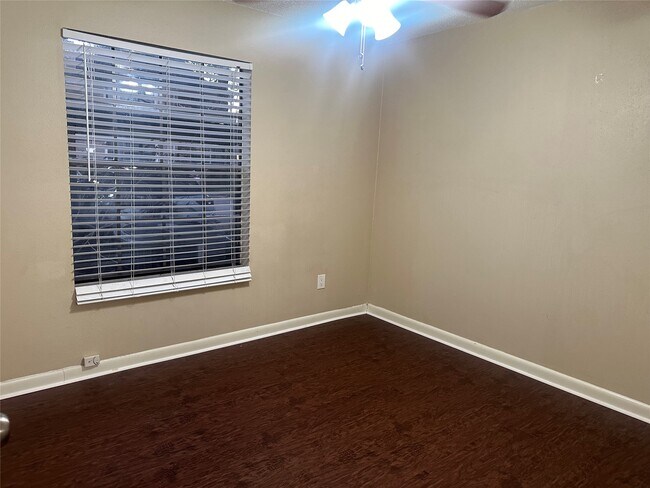 Building Photo - 2750 Holly Hall St