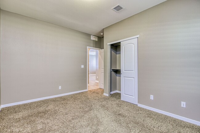 Building Photo - Beautiful Modern & Contemporary House