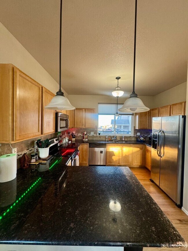 Building Photo - Gorgeous 3 bed/2.5 bath home with 3-CAR TANDEM GARAGE in Painted Sky