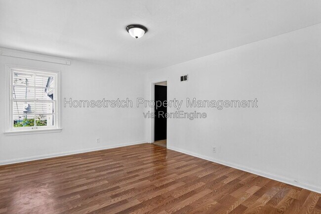 Building Photo - 426 Plaza Ave