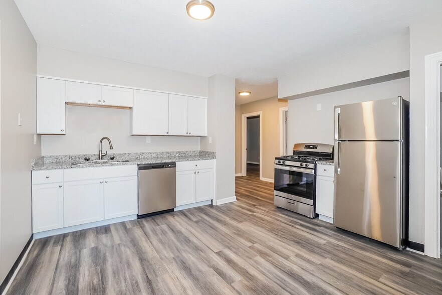 Building Photo - 12901 Kadel Ave