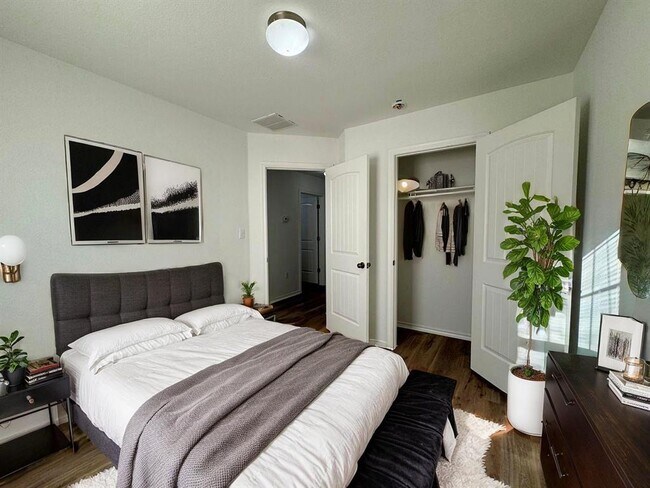 Building Photo - 15206 Walcott Dr