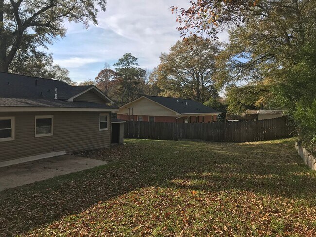 Building Photo - **AVAILABLE NOW**3 Bedroom / 2 Bathroom Home for Rent in Columbus, GA***