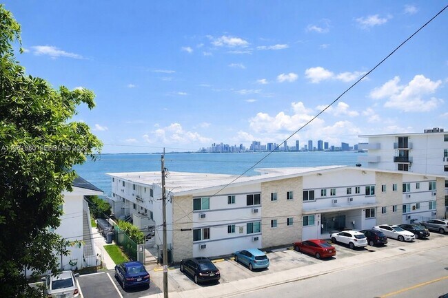 Building Photo - 1801 S Treasure Dr