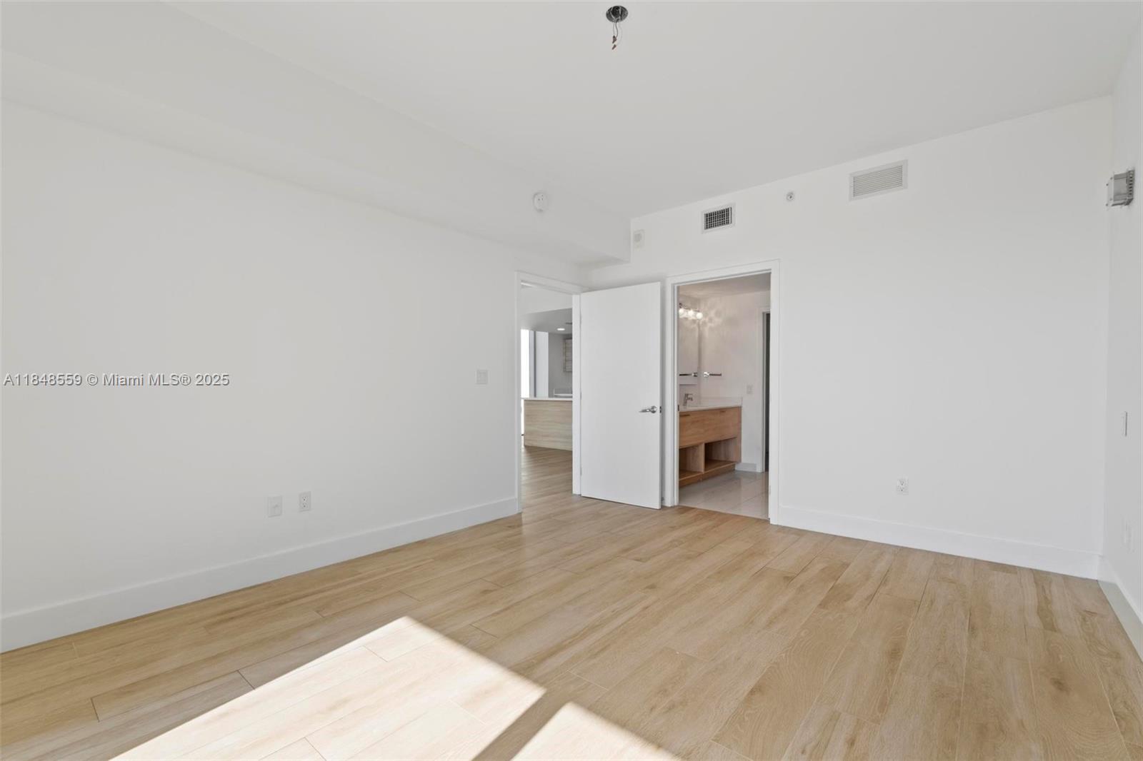 Building Photo - 16385 Biscayne Blvd