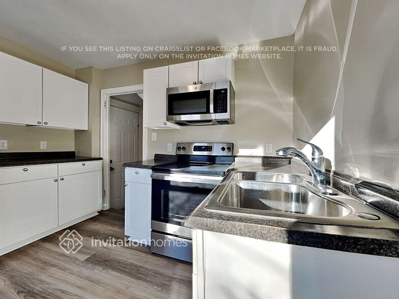 Building Photo - 3840 44th Ave S