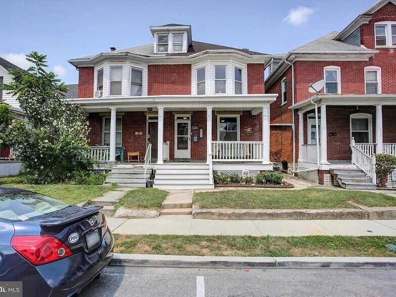 Building Photo - 823 Mulberry Ave