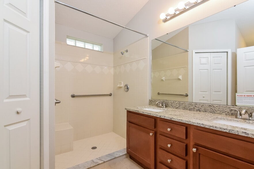 Building Photo - 622 Wave Crest Cir