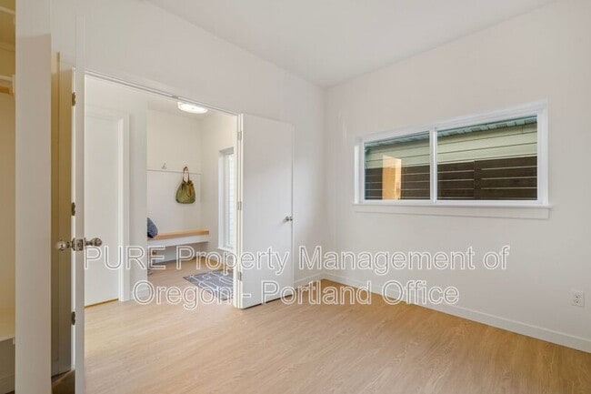 Building Photo - 725 SE 78th Ave