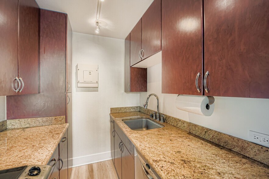 Building Photo - 1105 Spring St