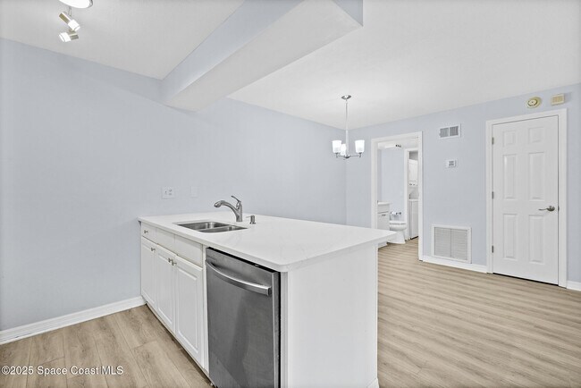 Building Photo - 8753 Live Oak Ct
