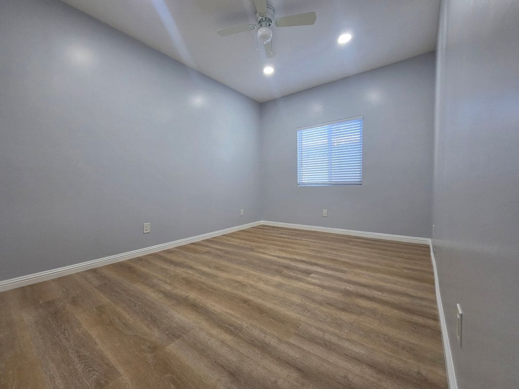 Building Photo - 1715 W 64th St