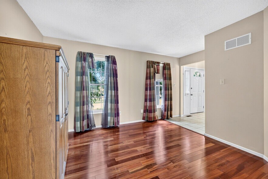 Building Photo - 2600 Northcliffe Dr