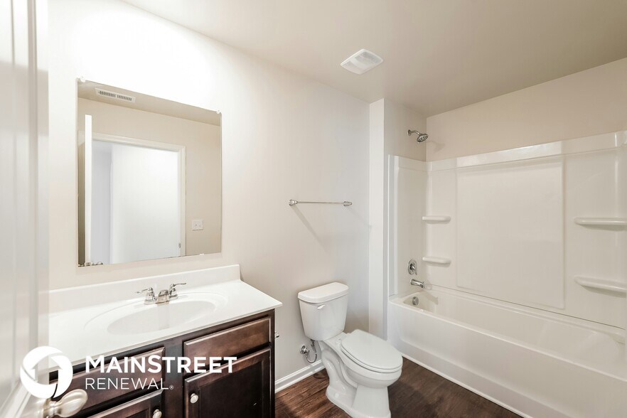 Building Photo - 682 Johnnys Cv