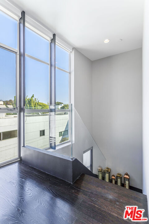 Building Photo - 825 Kings Rd