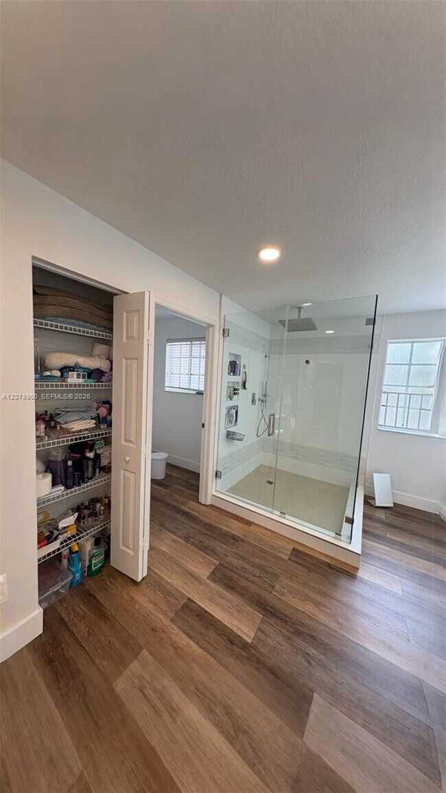 Building Photo - 6691 NW 107 Ct
