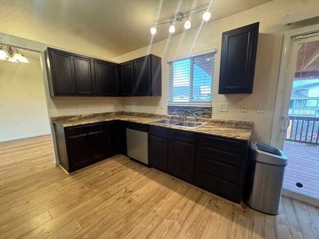 Building Photo - 7126 Oxmoor Ln
