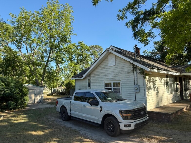 Building Photo - 404 Kenworth St