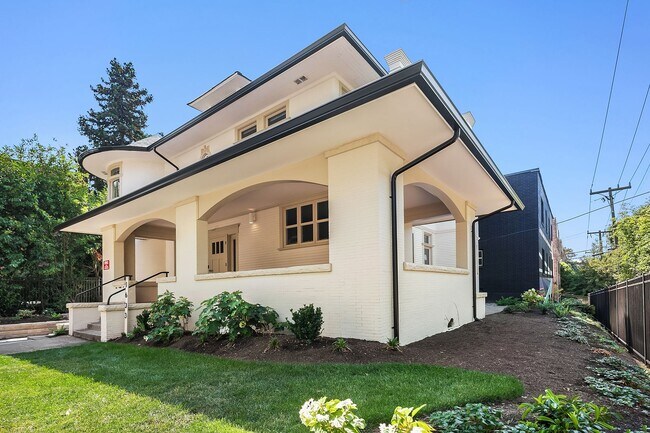 Building Photo - Roost on 17th - Rooming House