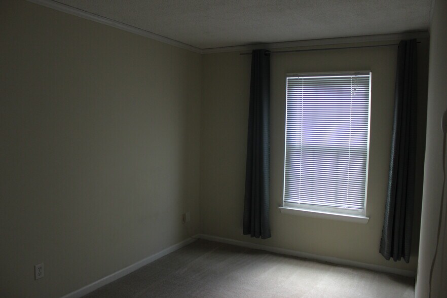 Building Photo - 12105 Greenwood Ct