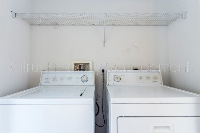 Building Photo - Daniels Landing 2/2.5 Townhome available now!