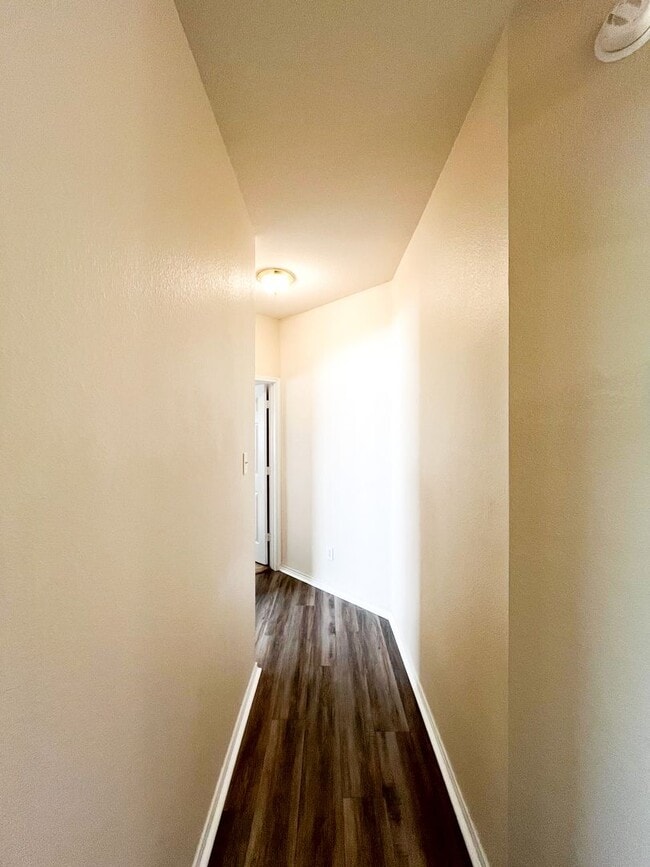 Building Photo - Available Now Beautiful 1 story, 4 bedroom, 2 bath, 2 car garage home with fire place, garage doo...