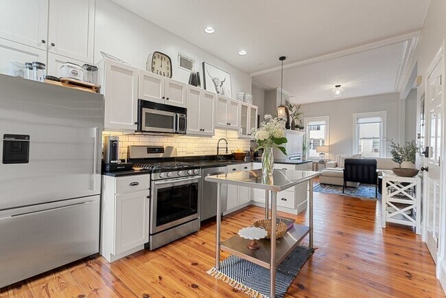 Building Photo - 511 E 5th St