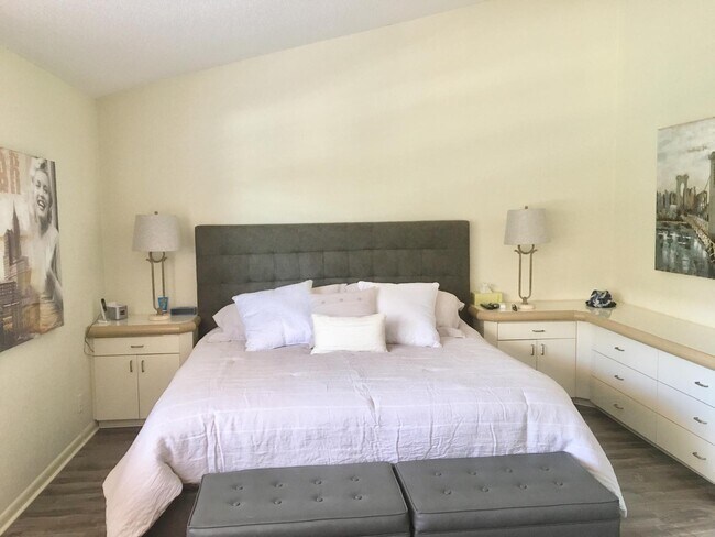 Building Photo - 7770 La Mirada Dr