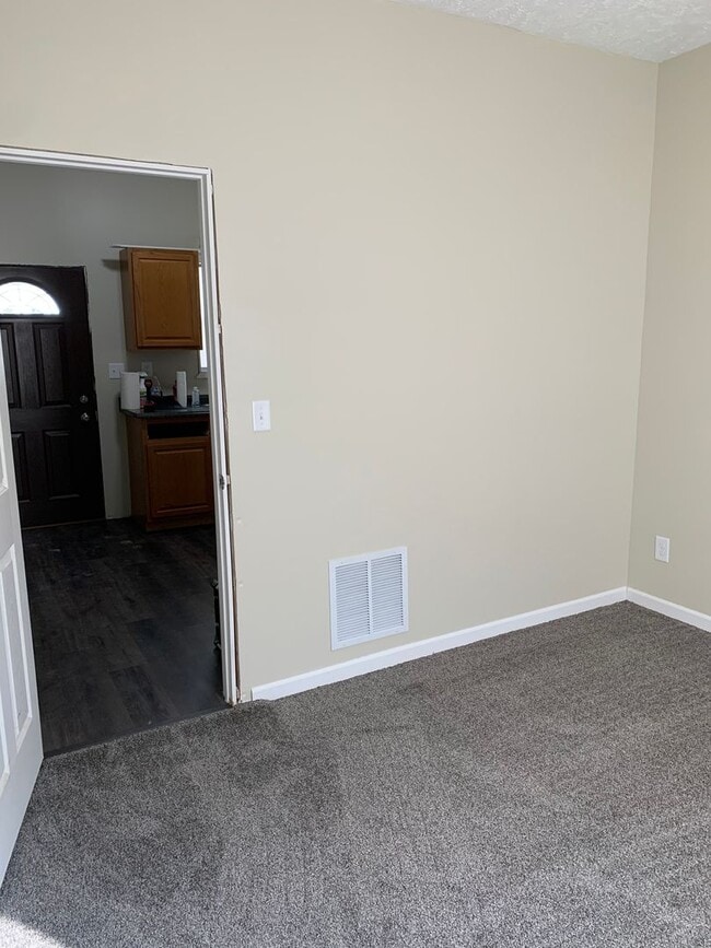 Building Photo - 1 bed 1 bath house