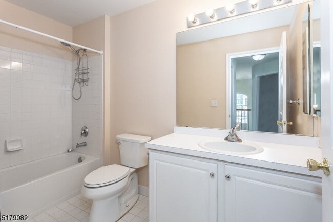 Building Photo - 135 Winding Hill Dr
