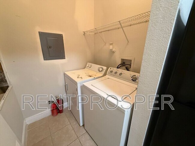 Building Photo - 3379 S Kirkman Rd