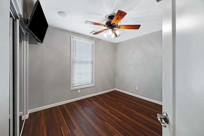 Building Photo - Modern Tri-Level Townhome in Copper Leaf C...