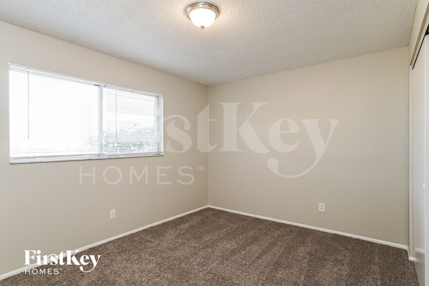 Building Photo - 3413 SE 11th Ave