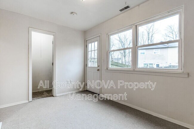 Building Photo - 906 Anvil Rd