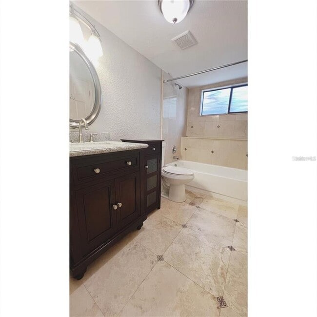 Building Photo - 1000 Winderley Pl