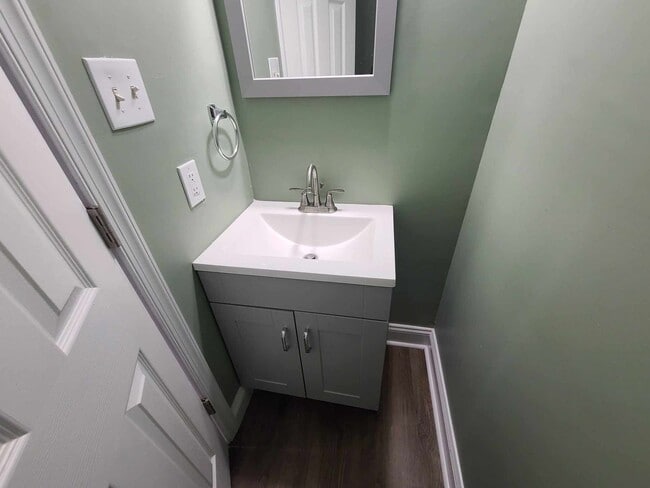 Building Photo - 3 Bedroom Townhouse in pigtown