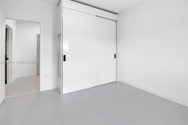 Building Photo - 320 NW 13th Ct