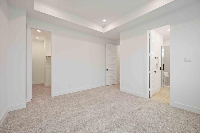 Building Photo - 5322 Rue