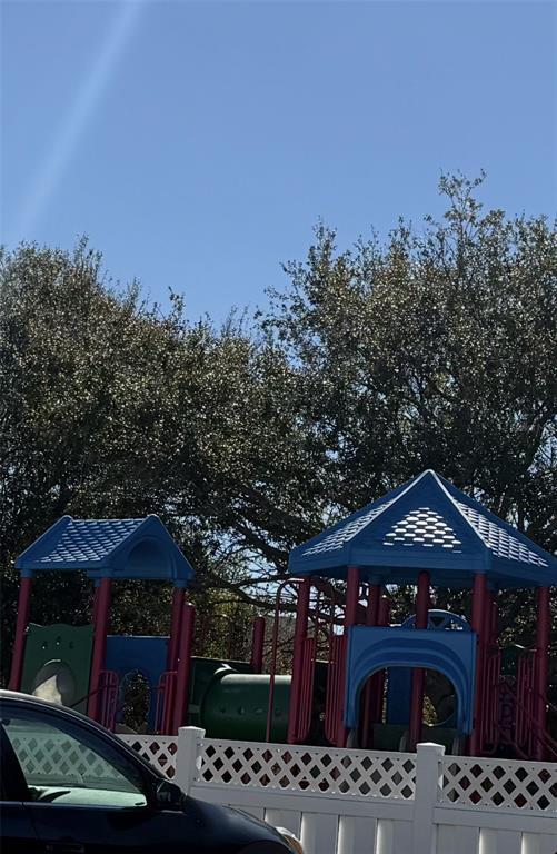 Building Photo - 7210 N Manhattan Ave