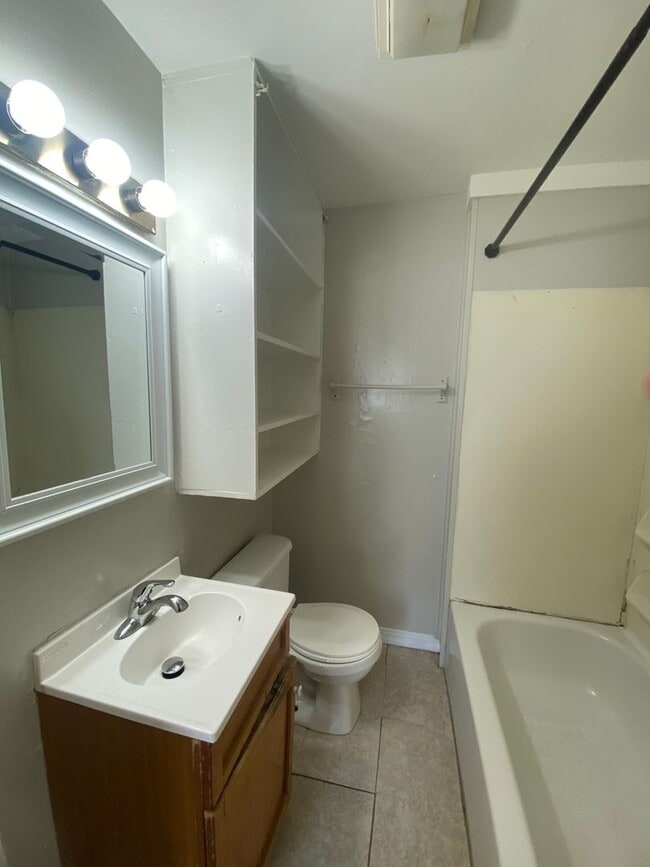 Building Photo - 723-725 S 5th- HBS