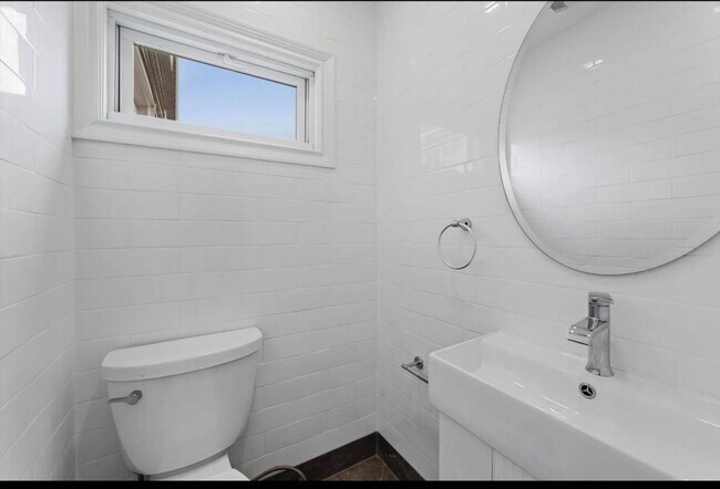 Building Photo - 70 Normandy Rd